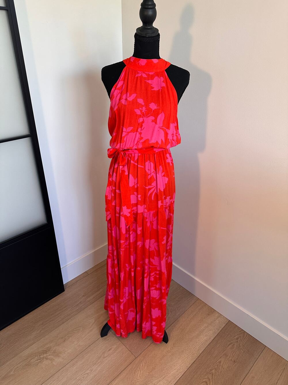 Stunning Full Length Halter Maxi Dress in Coral Red and Pink Size Large